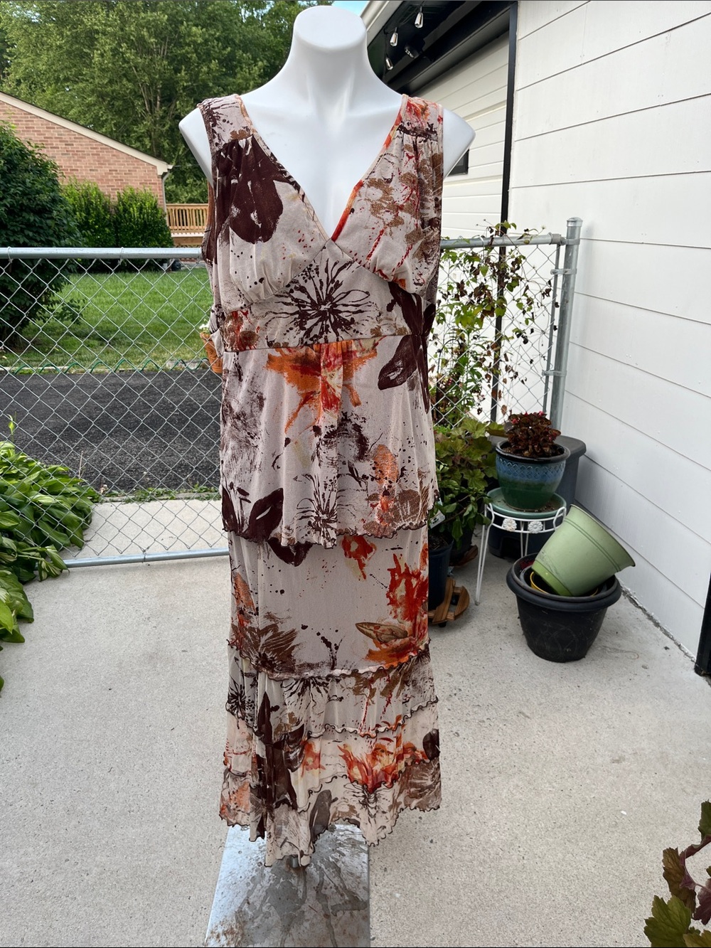 Maxi V-Neck 2PieceFloral Dress in Floral Print .
VERSATILE!